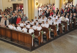 Pierwsza Komunia Święta - 4 maja - pokazuje zdjęcia w głównym katalogu albumu Pierwsza Komunia Święta - 4 maja